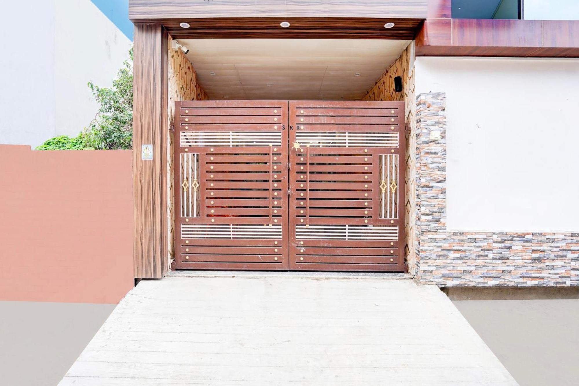 Super Hotel O Blw Kakarmatta Near Banaras Junction Варанаси Екстериор снимка