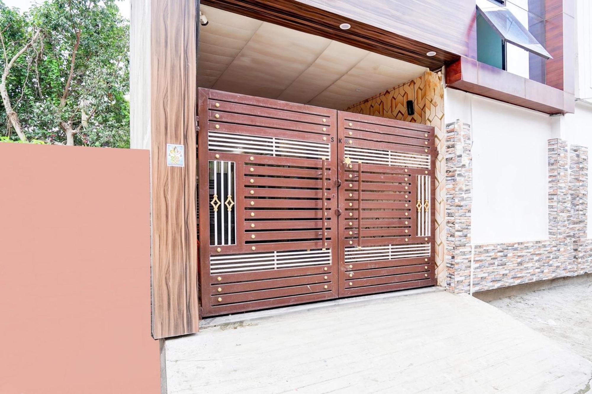Super Hotel O Blw Kakarmatta Near Banaras Junction Варанаси Екстериор снимка