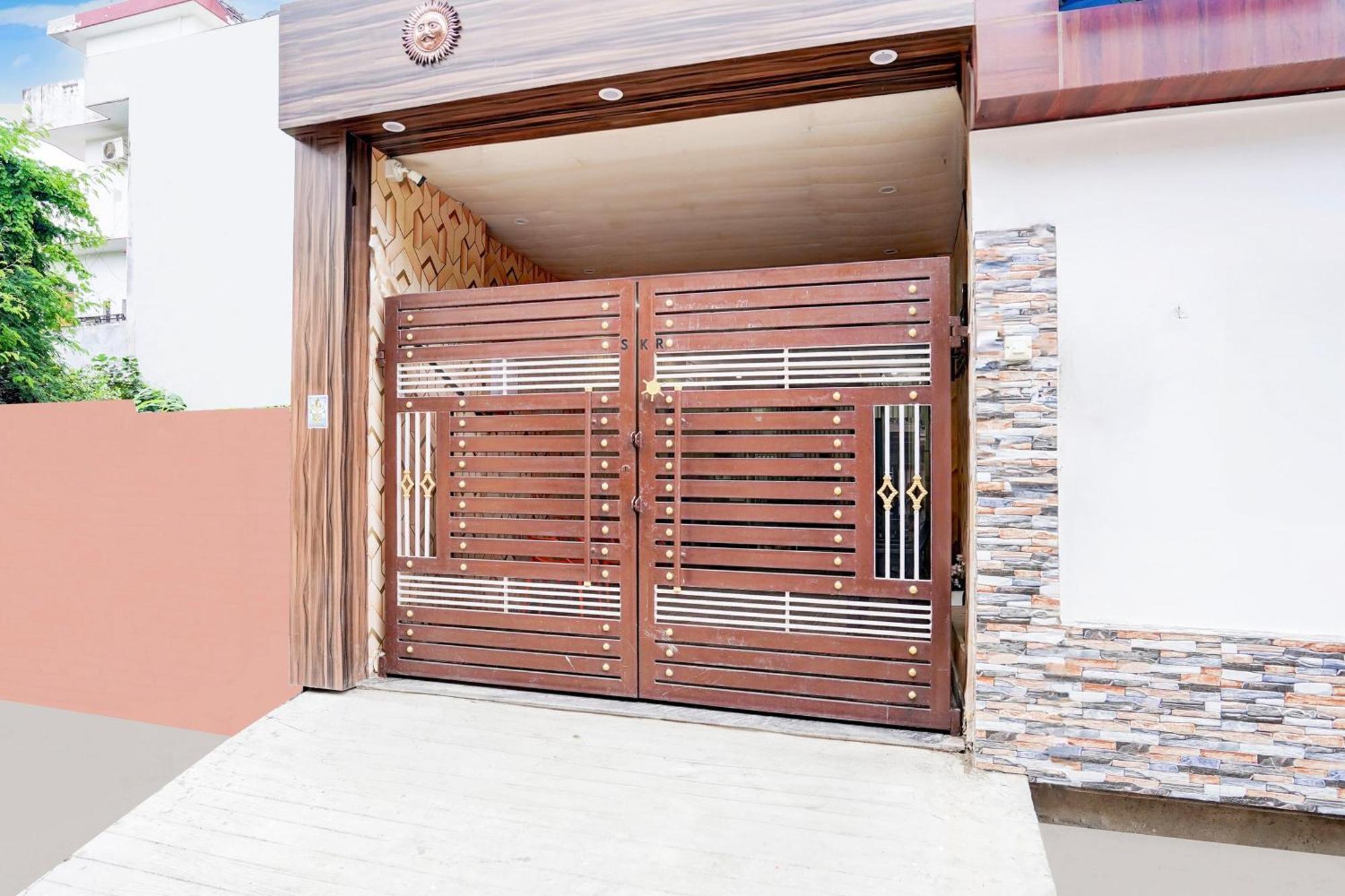 Super Hotel O Blw Kakarmatta Near Banaras Junction Варанаси Екстериор снимка