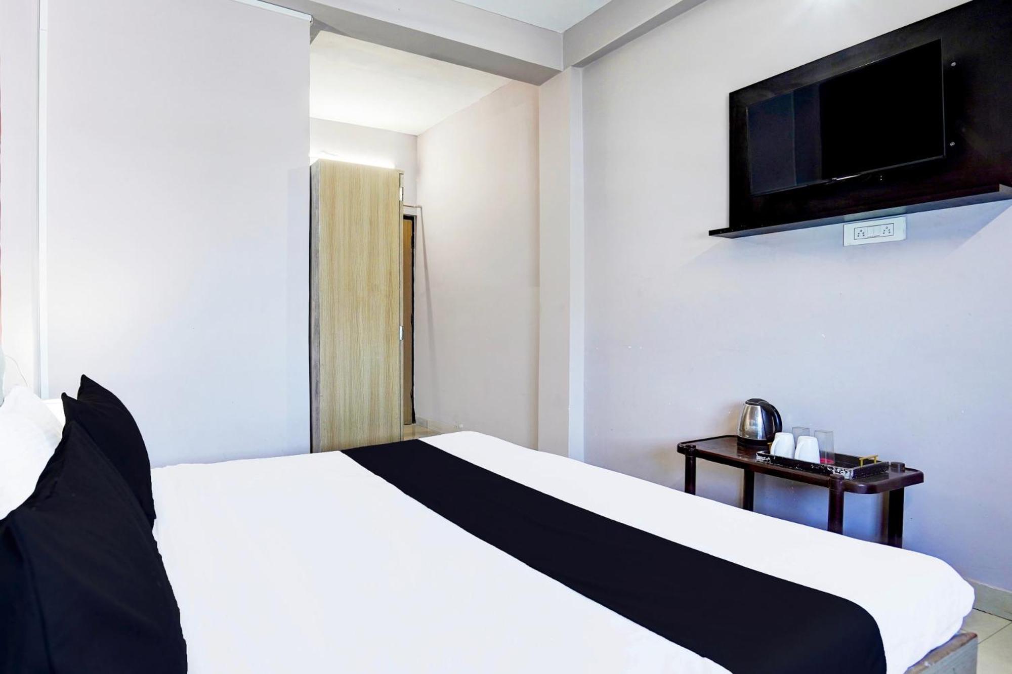 Super Hotel O Blw Kakarmatta Near Banaras Junction Варанаси Екстериор снимка