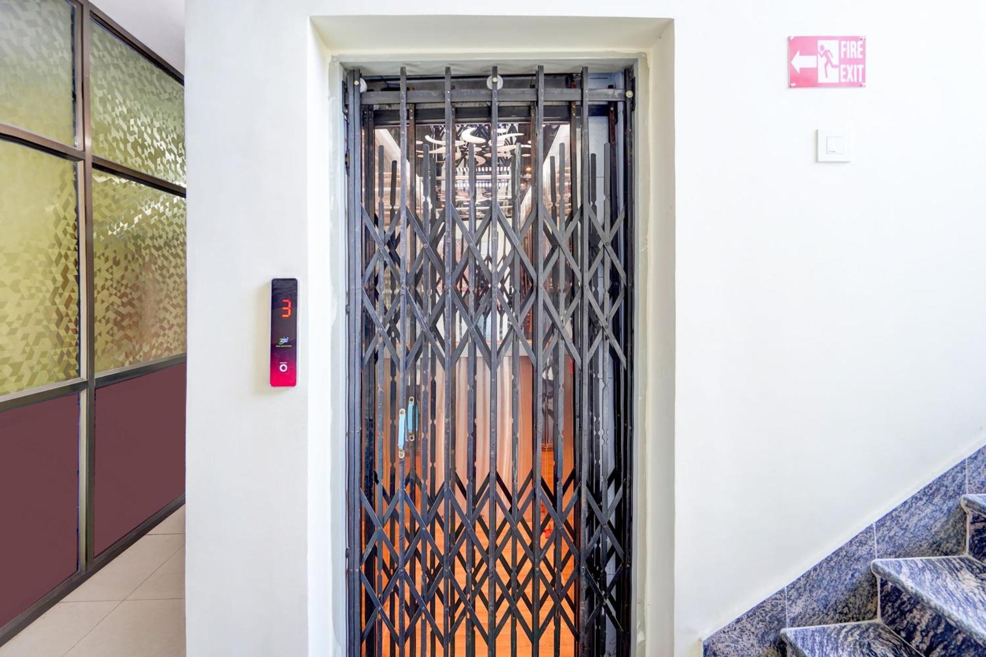 Super Hotel O Blw Kakarmatta Near Banaras Junction Варанаси Екстериор снимка
