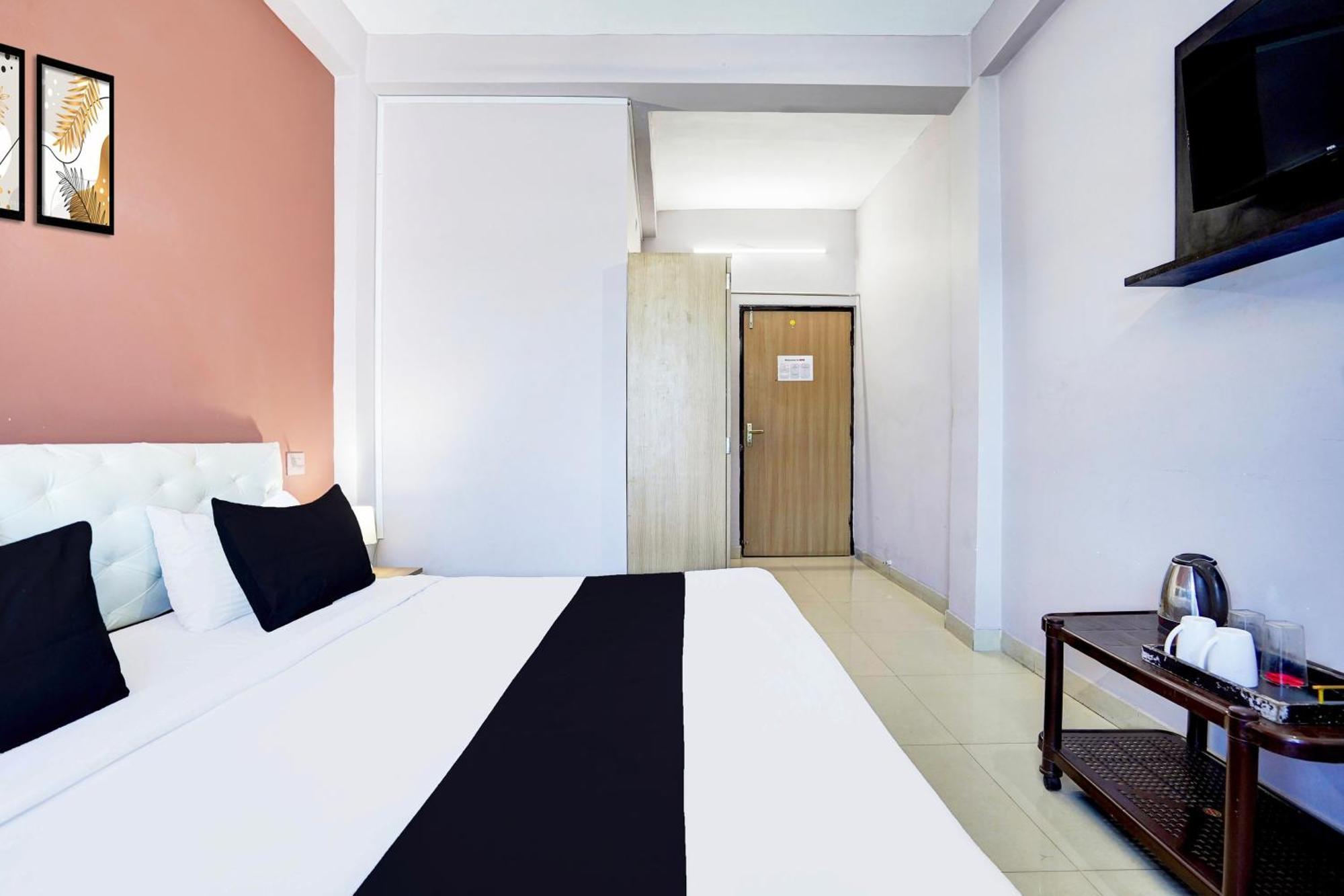 Super Hotel O Blw Kakarmatta Near Banaras Junction Варанаси Екстериор снимка