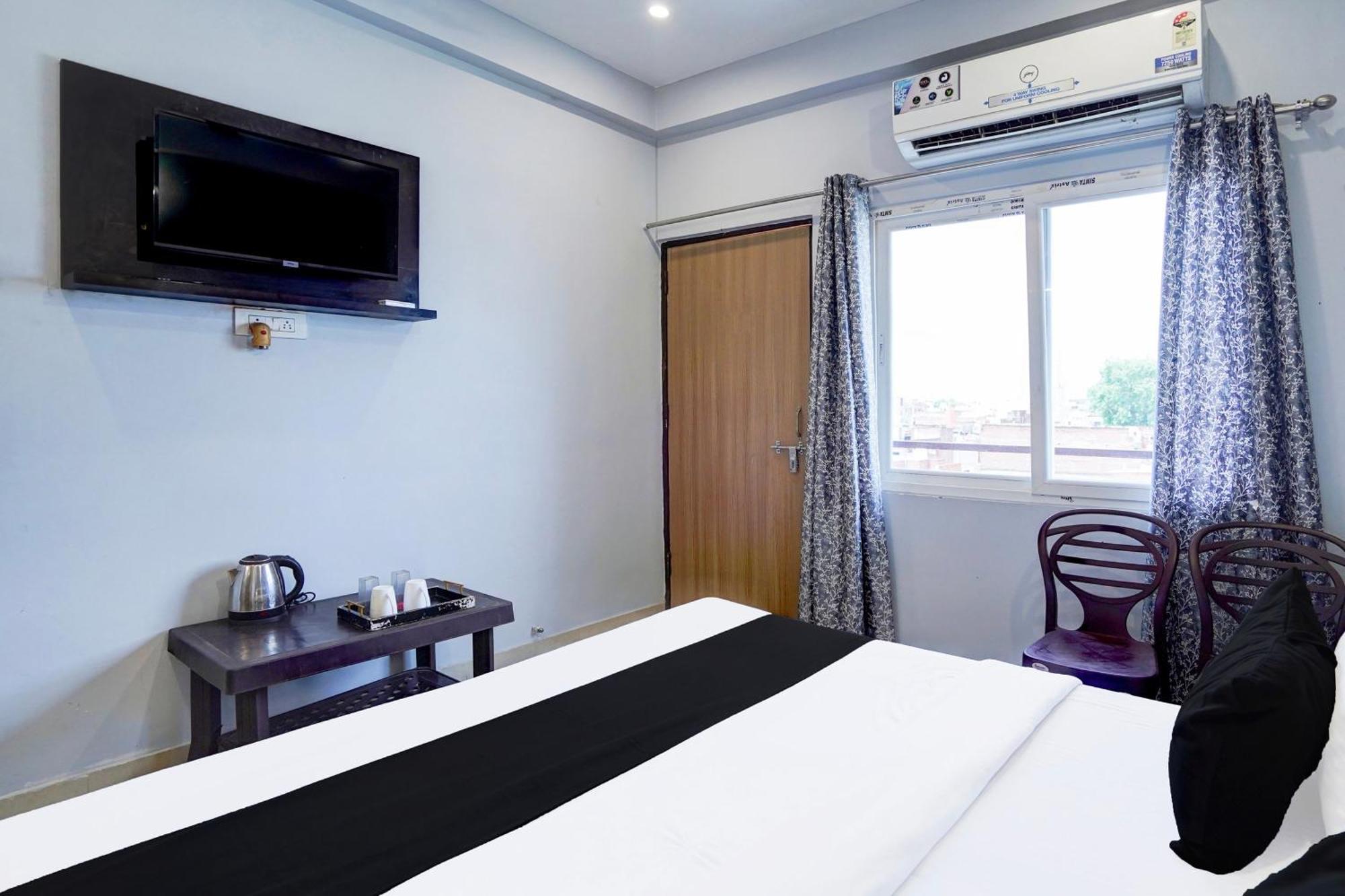 Super Hotel O Blw Kakarmatta Near Banaras Junction Варанаси Екстериор снимка